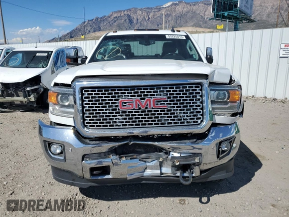 2016 GMC Sierra 3500HD SLT z VIN 1GT42XC86GF277877, wystawiony jako Copart lot #55825015 z przebiegiem 205 718 mil mil oraz Szkoda całkowita • Salvage title. Historia ofert i sprzedaży dostępna na DreamBid. Obrazek 5.