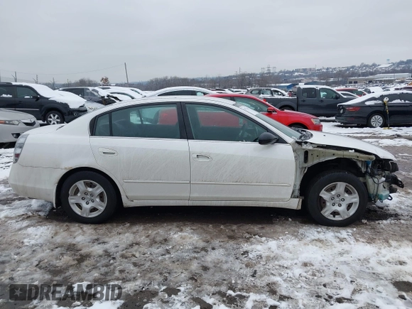 2004 Nissan Altima S with VIN 1N4AL11D64C137926, listed as a IAAI auction lot 41571445 with 124,147 mi miles. Bid and sale history available at carsss.com. Image 14.