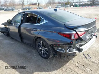 2024 Lexus ES 350 z VIN 58ADZ1B14RU182685, wystawiony jako IAAI lot #41758714 z przebiegiem Nie podano mil oraz . Historia ofert i sprzedaży dostępna na DreamBid. Obrazek 3.