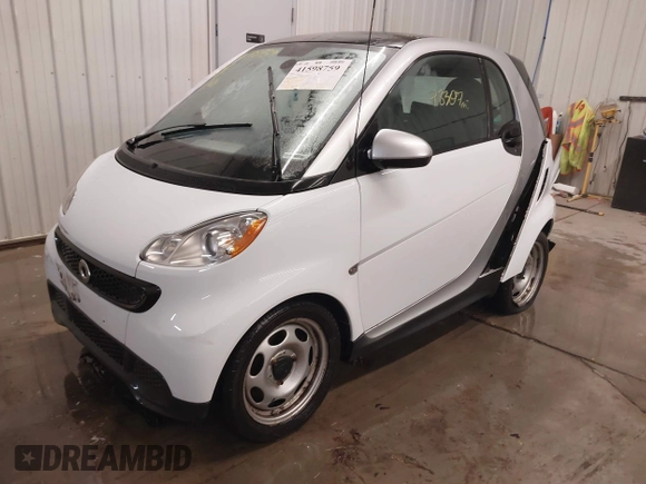 2015 Smart fortwo Passion z VIN WMEEJ3BA2FK790569, wystawiony jako IAAI lot #41598759 z przebiegiem 78 307 mil mil oraz . Historia ofert i sprzedaży dostępna na DreamBid. Obrazek 19.