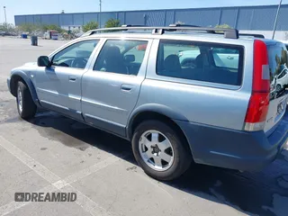 2001 Volvo V70 with VIN YV1SZ58D211035597, listed as a IAAI auction lot 41960219 with 176,757 mi miles. Bid and sale history available at carsss.com. Image 3.