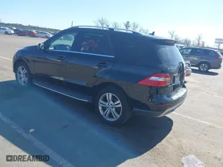 2013 Mercedes-Benz M-Class ML 350 with VIN 4JGDA5HB6DA183773, listed as a IAAI auction lot 41843086 with 139,302 mi miles. Bid and sale history available at carsss.com. Image 3.