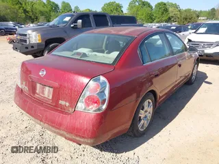 2005 Nissan Altima 2.5 S with VIN 1N4AL11D65N450982, listed as a IAAI auction lot 42018398 with 302,494 mi miles. Bid and sale history available at carsss.com. Image 4.