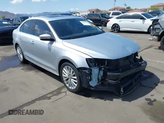 2015 Volkswagen Jetta SE z VIN 3VWD17AJ4FM336834, wystawiony jako IAAI lot #41953192 z przebiegiem 40 893 mil mil oraz . Historia ofert i sprzedaży dostępna na DreamBid. Obrazek 1.