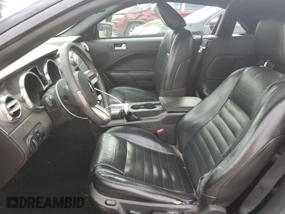 2007 Ford Mustang GT Deluxe z VIN 1ZVFT85H275252373, wystawiony jako Copart lot #55579065 z przebiegiem 125 941 mil mil oraz Szkoda całkowita • Salvage title. Historia ofert i sprzedaży dostępna na DreamBid. Obrazek 7.