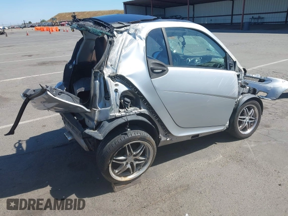 2009 Smart fortwo Pure with VIN WMEEJ31X09K282711, listed as a IAAI auction lot 42164223 with Not provided miles and . Bid and sale history available at DreamBid. Image 4.