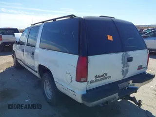 1996 GMC Suburban with VIN 1GDEC16R8TJ738647, listed as a IAAI auction lot 41688543 with 216,078 mi miles. Bid and sale history available at carsss.com. Image 3.