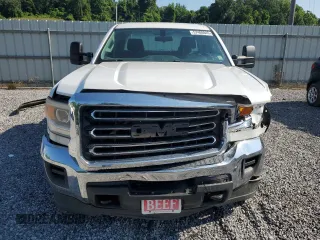 2015 GMC Sierra 2500HD with VIN 1GT22XEG8FZ111398, listed as a Copart auction lot 57408845 with 109,505 mi miles and Salvage title. Bid and sale history available at DreamBid. Image 5.