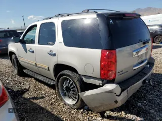 2009 GMC Yukon SLT w/4SB with VIN 1GKFK33089R245627, listed as a Copart auction lot 72288004 with 182,942 mi miles and Salvage Title. Bid and sale history available at carsss.com. Image 2.