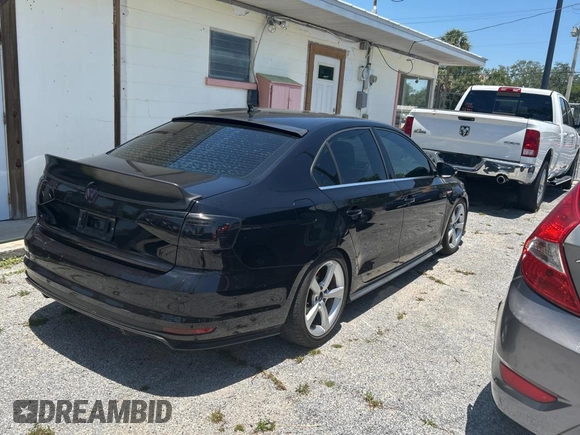 2017 Volkswagen Jetta GLI z VIN 3VW5T7AJ9HM330125, wystawiony jako Copart lot #57632155 z przebiegiem 103 949 mil mil oraz Czysty tytuł • Clean title. Historia ofert i sprzedaży dostępna na DreamBid. Obrazek 4.