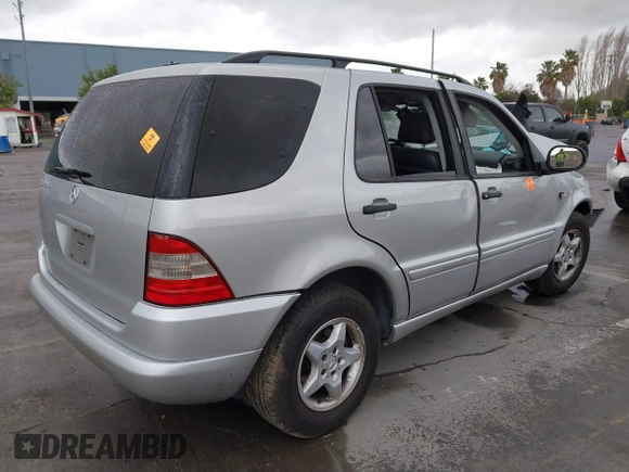 2001 Mercedes-Benz M 320/430/500 with VIN 4JGAB54E61A237617, listed as a IAAI auction lot 41788348 with 178,752 mi miles and . Bid and sale history available at DreamBid. Image 4.