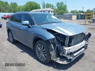 2022 Toyota Highlander Platinum with VIN 5TDFZRBH5NS184444, listed as a IAAI auction lot 42458519 with 58,672 mi miles and . Bid and sale history available at DreamBid. Image 1.