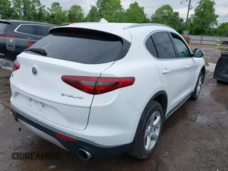 2019 Alfa Romeo Stelvio z VIN ZASPAKAN6K7C73740, wystawiony jako IAAI lot #42296395 z przebiegiem 49 646 mil mil oraz . Historia ofert i sprzedaży dostępna na DreamBid. Obrazek 4.