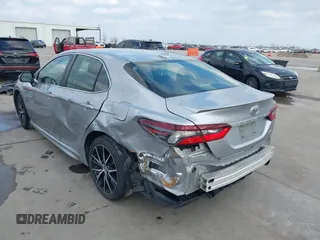 2022 Toyota Camry SE with VIN 4T1G11AK5NU625216, listed as a IAAI auction lot 41506214 with 65,097 mi miles. Bid and sale history available at carsss.com. Image 3.