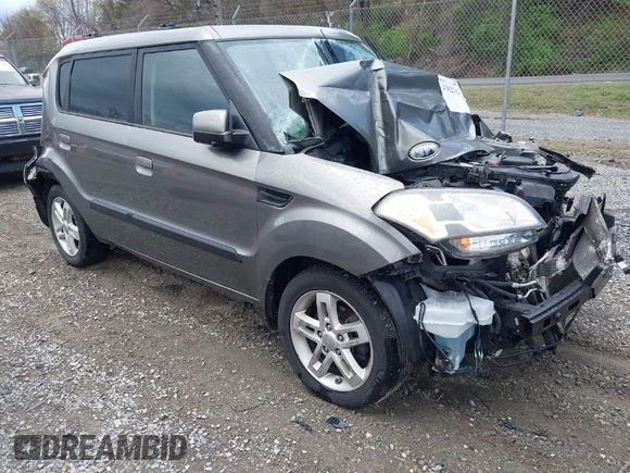 2010 Kia Soul + with VIN KNDJT2A29A7147675, listed as a IAAI auction lot 41962102 with 173,862 mi miles. Bid and sale history available at carsss.com. Image 1.