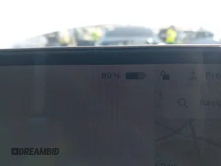 2025 Tesla Model 3 Long Range z VIN 5YJ3E1EAXSF885110, wystawiony jako IAAI lot #42400734 z przebiegiem 4 276 mil mil oraz . Historia ofert i sprzedaży dostępna na DreamBid. Obrazek 17.