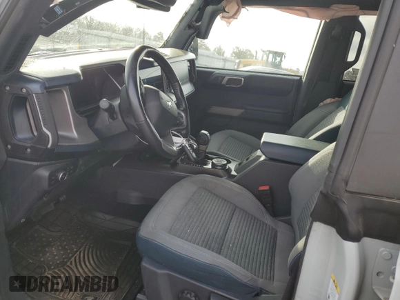 2021 Ford Bronco z VIN 1FMEE5BP2MLA72638, wystawiony jako Copart lot #47970155 z przebiegiem 58 250 mil mil oraz Szkoda całkowita • Salvage title. Historia ofert i sprzedaży dostępna na DreamBid. Obrazek 7.