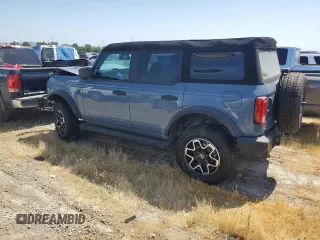 2023 Ford Bronco z VIN 1FMDE5BHXPLA99837, wystawiony jako Copart lot #56073885 z przebiegiem 9 679 mil mil oraz Szkoda całkowita • Salvage title. Historia ofert i sprzedaży dostępna na DreamBid. Obrazek 2.