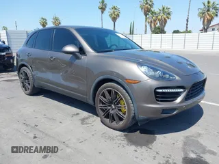 2012 Porsche Cayenne Turbo z VIN WP1AC2A21CLA82667, wystawiony jako IAAI lot #42383728 z przebiegiem 133 134 mil mil oraz . Historia ofert i sprzedaży dostępna na DreamBid. Obrazek 1.