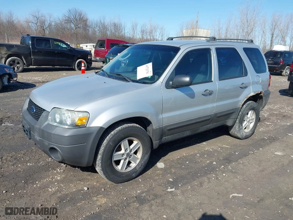 2007 Ford Escape XLS with VIN 1FMYU92Z87KA05657, listed as a IAAI auction lot 41723701 with 152,713 mi miles. Bid and sale history available at carsss.com. Image 2.