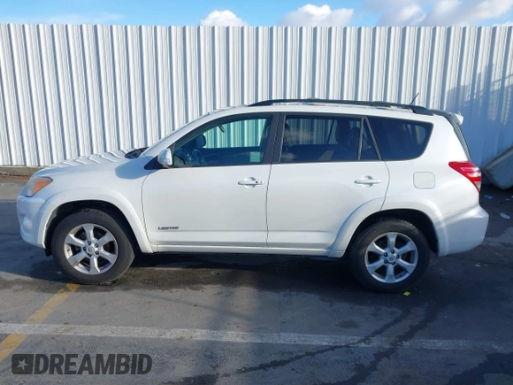 2011 Toyota RAV4 Ltd with VIN 2T3YF4DV5BW095202, listed as a IAAI auction lot 41732448 with 152,257 mi miles. Bid and sale history available at carsss.com. Image 14.