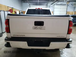 2015 GMC Sierra 2500HD Denali z VIN 1GT120E82FF160609, wystawiony jako Copart lot #55745295 z przebiegiem 111 071 mil mil oraz Czysty tytuł • Clean title. Historia ofert i sprzedaży dostępna na DreamBid. Obrazek 6.