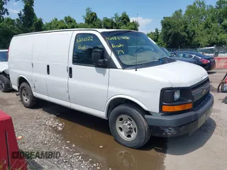2014 Chevrolet Express Cargo z VIN 1GCWGFBA1E1121961, wystawiony jako IAAI lot #42686122 z przebiegiem 245 274 mil mil oraz . Historia ofert i sprzedaży dostępna na DreamBid. Obrazek 1.