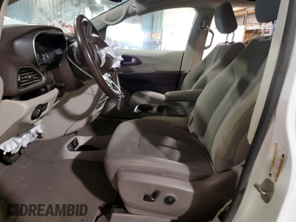 2020 Chrysler Pacifica Touring with VIN 2C4RC1FG7LR267106, listed as a Copart auction lot 58535025 with 137,330 mi miles and Salvage title. Bid and sale history available at DreamBid. Image 7.