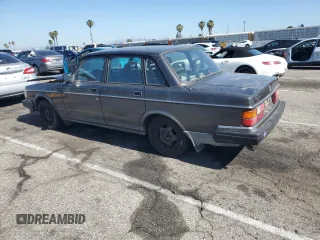 1993 Volvo 240 with VIN YV1AS8807P1483020, listed as a Copart auction lot 61060095 with 131,000 mi miles and Salvage title. Bid and sale history available at DreamBid. Image 2.