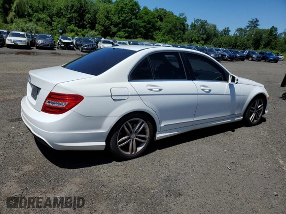 2013 Mercedes-Benz C 250 Sport z VIN WDDGF4HB6DR268407, wystawiony jako Copart lot #62688885 z przebiegiem 89 965 mil mil oraz Czysty tytuł • Clean title. Historia ofert i sprzedaży dostępna na DreamBid. Obrazek 3.