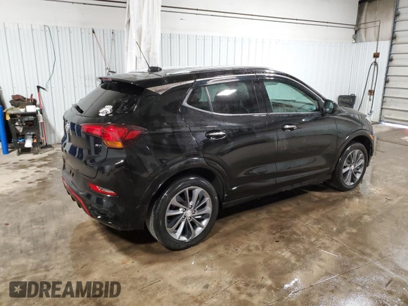 2021 Buick Encore GX Essence z VIN KL4MMGSL8MB138024, wystawiony jako Copart lot #48234935 z przebiegiem 48 960 mil mil oraz Szkoda całkowita • Salvage title. Historia ofert i sprzedaży dostępna na DreamBid. Obrazek 3.