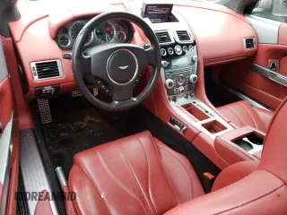 2015 Aston Martin DB9 z VIN SCFFDAEM9FGA16279, wystawiony jako Copart lot #81886554 z przebiegiem 25 029 mil mil oraz Szkody całkowita. Historia ofert i sprzedaży dostępna na DreamBid. Obrazek 8.