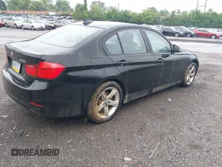 2013 BMW 3 Series 328i xDrive z VIN WBA3B5C58DF598267, wystawiony jako IAAI lot #42368885 z przebiegiem 147 029 mil mil oraz . Historia ofert i sprzedaży dostępna na DreamBid. Obrazek 4.