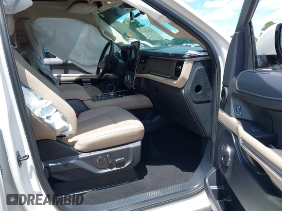 2024 Ford Expedition Max Limited z VIN 1FMJK2A8XREA83026, wystawiony jako IAAI lot #42222592 z przebiegiem 13 647 mil mil oraz . Historia ofert i sprzedaży dostępna na DreamBid. Obrazek 5.
