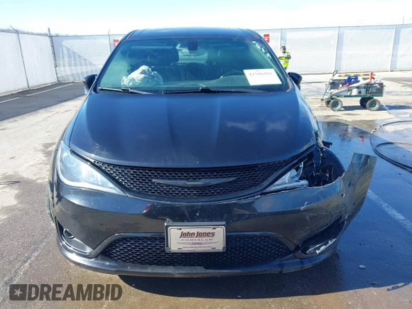 2020 Chrysler Pacifica Touring with VIN 2C4RC1FG8LR150540, listed as a IAAI auction lot 41506101 with 152,046 mi miles and . Bid and sale history available at DreamBid. Image 12.