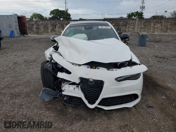 2024 Alfa Romeo Giulia Veloce z VIN ZARFAMBNXR7682239, wystawiony jako Copart lot #68413004 z przebiegiem 3 161 mil mil oraz Szkoda całkowita • Salvage title. Historia ofert i sprzedaży dostępna na DreamBid. Obrazek 5.