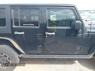2015 Jeep Wrangler Unlimited Rubicon z VIN 1C4BJWFG2FL572417, wystawiony jako IAAI lot #41895927 z przebiegiem 54 981 mil mil oraz . Historia ofert i sprzedaży dostępna na DreamBid. Obrazek 13.