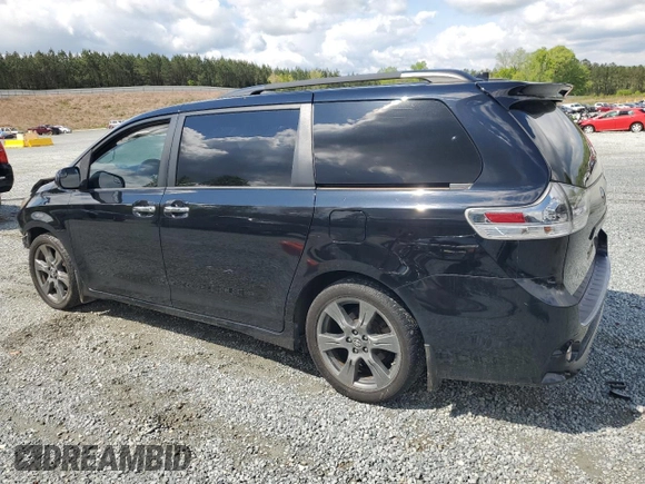 2018 Toyota Sienna SE с VIN 5TDXZ3DC9JS912005, выставлен на аукционе Copart как лот 52794685 с пробегом 75 861 миль миль и Списание • Salvage title. История ставок и продаж доступна на DreamBid. Изображение 2.