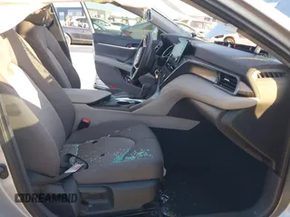 2023 Toyota Camry LE z VIN 4T1C11AK2PU125757, wystawiony jako IAAI lot #42128196 z przebiegiem 5 777 mil mil oraz . Historia ofert i sprzedaży dostępna na DreamBid. Obrazek 5.
