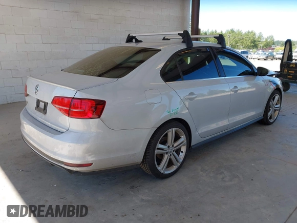 2017 Volkswagen Jetta GLI с VIN 3VW4T7AJ4HM407124, выставлен на аукционе IAAI как лот 42391726 с пробегом 108 898 миль миль и . История ставок и продаж доступна на DreamBid. Изображение 4.