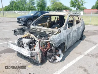 2019 Jeep Compass Altitude z VIN 3C4NJDBB7KT686116, wystawiony jako IAAI lot #42420183 z przebiegiem Nie podano mil oraz . Historia ofert i sprzedaży dostępna na DreamBid. Obrazek 16.