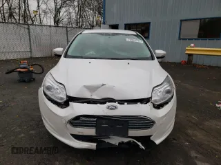 2015 Ford Focus Electric z VIN 1FADP3R41FL232835, wystawiony jako Copart lot #70969312 z przebiegiem 39 606 mil mil oraz . Historia ofert i sprzedaży dostępna na DreamBid. Obrazek 5.