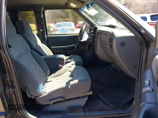 2002 Chevrolet S-10 LS with VIN 1GCDT19W528219000, listed as a IAAI auction lot 41971803 with 134,225 mi miles. Bid and sale history available at carsss.com. Image 5.