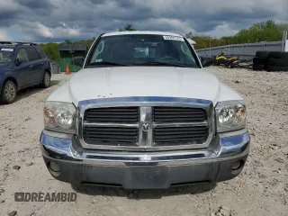 2005 Dodge Dakota SLT z VIN 1D7HW42K85S199470, wystawiony jako Copart lot #56304125 z przebiegiem 166 722 mil mil oraz Tytuł czysty. Historia ofert i sprzedaży dostępna na DreamBid. Obrazek 5.