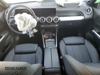 2025 Mercedes-Benz GLB 250 z VIN W1N4M4HB0SW382302, wystawiony jako Copart lot #89218035 z przebiegiem Nie podano mil oraz Szkoda całkowita • Salvage title. Historia ofert i sprzedaży dostępna na DreamBid. Obrazek 8.