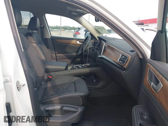 2025 Volkswagen Atlas SE with VIN 1V2HR2CAXSC505813, listed as a IAAI auction lot 42149407 with 19,160 mi miles and . Bid and sale history available at DreamBid. Image 5.