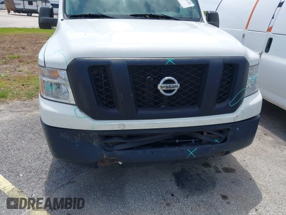 2020 Nissan NV Cargo SV z VIN 1N6BF0KM6LN800927, wystawiony jako IAAI lot #42027239 z przebiegiem 102 724 mil mil oraz . Historia ofert i sprzedaży dostępna na DreamBid. Obrazek 6.