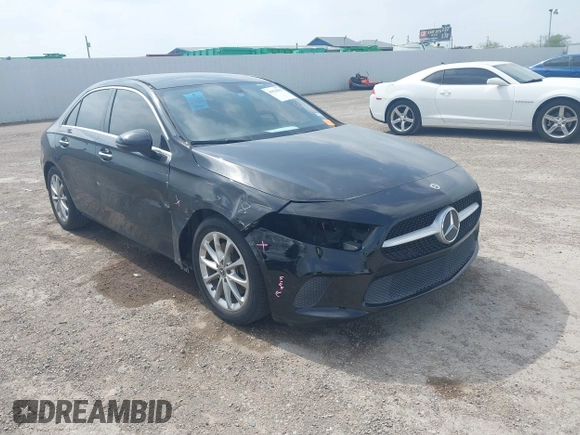 2021 Mercedes-Benz A 220 z VIN W1K3G4EB5MJ285990, wystawiony jako IAAI lot #41924555 z przebiegiem 45 187 mil mil oraz . Historia ofert i sprzedaży dostępna na DreamBid. Obrazek 1.