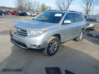 2011 Toyota Highlander with VIN 5TDZK3EH0BS036935, listed as a IAAI auction lot 41527060 with 277,595 mi miles. Bid and sale history available at carsss.com. Image 2.