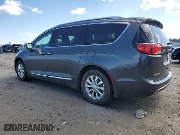 2018 Chrysler Pacifica Touring L z VIN 2C4RC1BGXJR142653, wystawiony jako Copart lot #50708575 z przebiegiem 136 816 mil mil oraz Szkody całkowita. Historia ofert i sprzedaży dostępna na DreamBid. Obrazek 2.